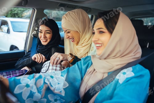 Preview: Arabic women in Dubai