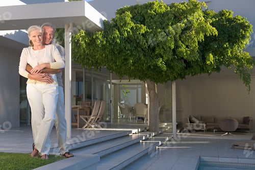 Preview: Mature couple on patio