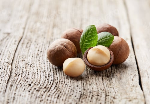 Preview: Macadamia nuts with leaves