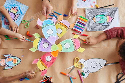 Vista previa: Kids Holding Paper Rockets Top View