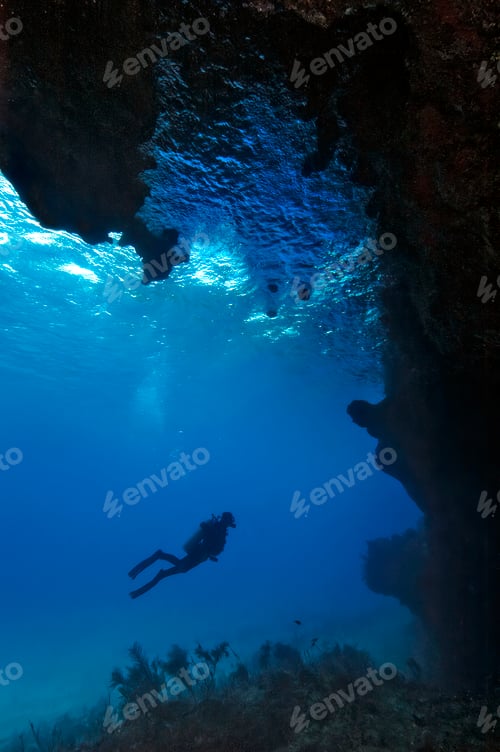 Preview: Cave and scuba diver