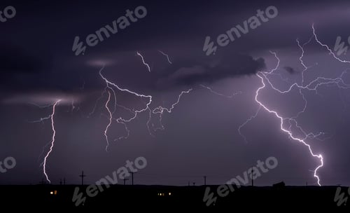 Preview: Large lightning strike at dusk on Tornado Alley