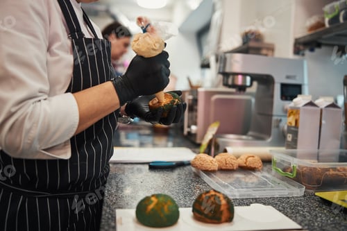 Preview: Hard-working chef filling in the cakes with tasty substance