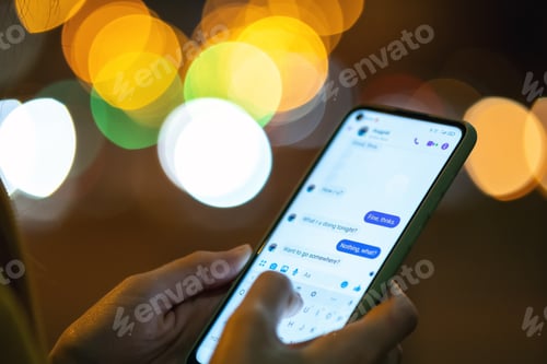 Preview: Close up of female hands holding mobile phone exchanging text messages