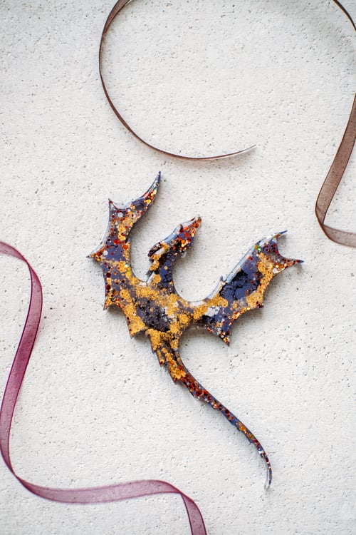 Preview: Epoxy Resin Dragon Amidst Artistic Ribbons