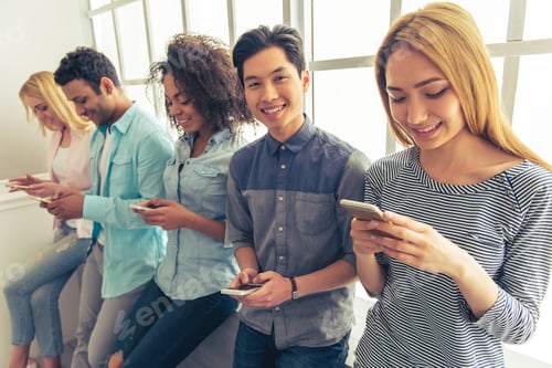 Preview: Young people with gadgets