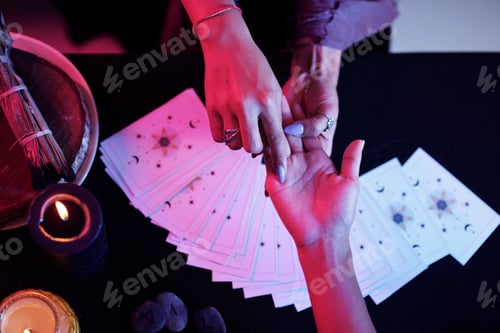 Preview: Mysterious Palmstry Session