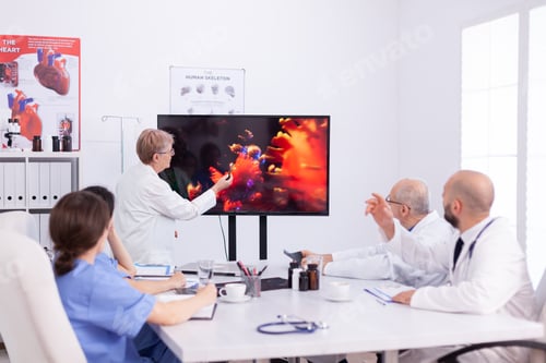 Preview: Medical specialist discussion about global pandemic