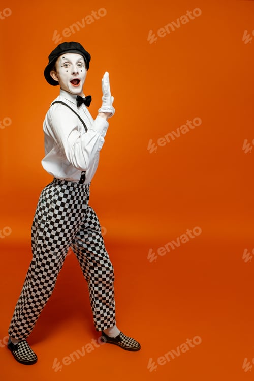 Preview: Pantomime on the orange background
