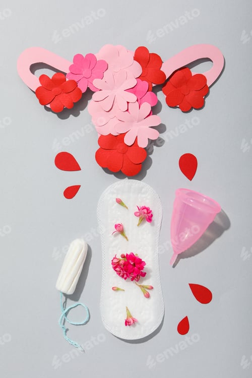 Preview: Menstrual pad with flowers on a gray background