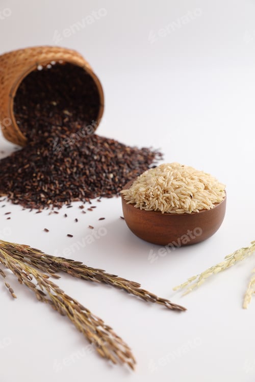 Preview: Organic Raw Brown Rice And Riceberry Rice In Close Up