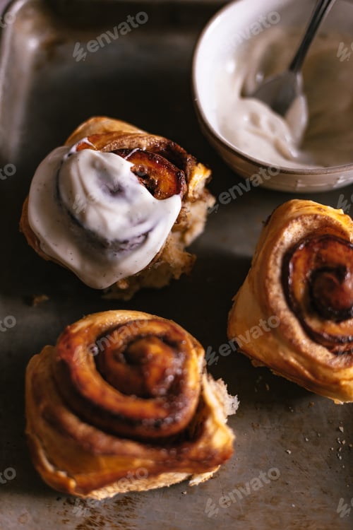 Preview: Cinnamon Rolls with Cream Cheese Icing on Tray
