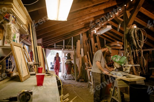 Preview: Wood artists working in workshop