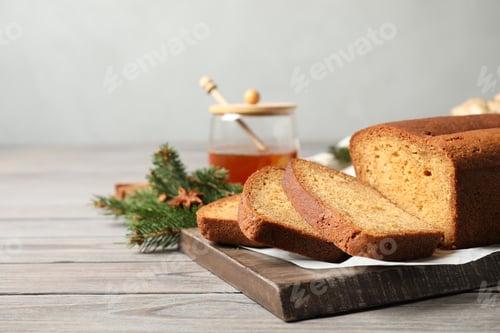 Preview: Fresh sliced gingerbread cake on wooden table, space for text