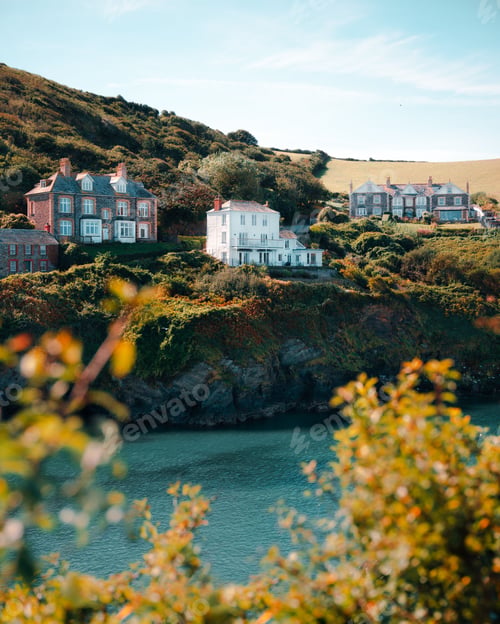 Preview: Charming coastal houses on a hillside