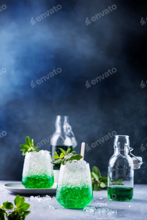 Preview: Summer cocktail with mint