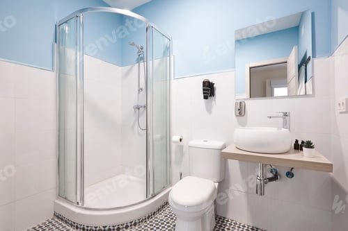 Visualização: Banheiro com cabine de duche, pia e lavatório. Apartamento moderno