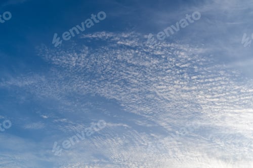 Vorschau: Cirrocumulus-Wolke mit blauem Himmelshintergrund