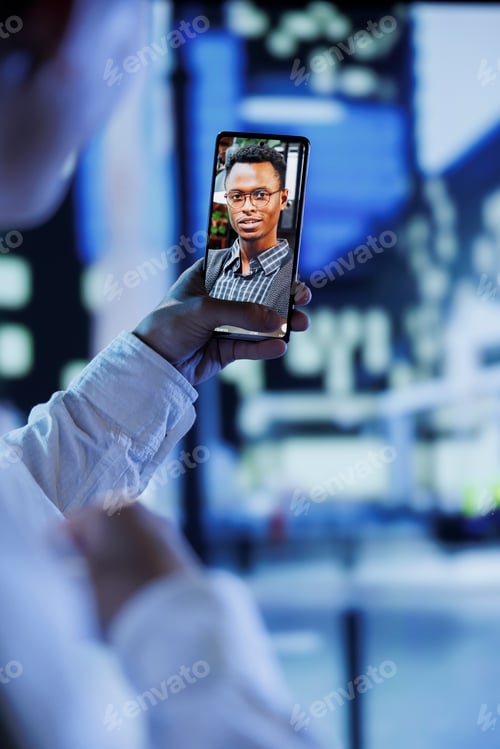 Vista previa: Mujer en la ciudad videollamó a su marido