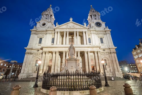Preview: St Pauls Cathedral at night, City of London, London, England