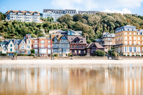 Preview: Sandy coastline with buildings in Trouville, France