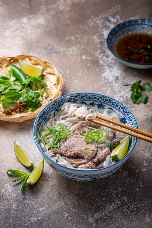 Preview: Pho bo with beef tonque, herbs, spicy sauce and lime