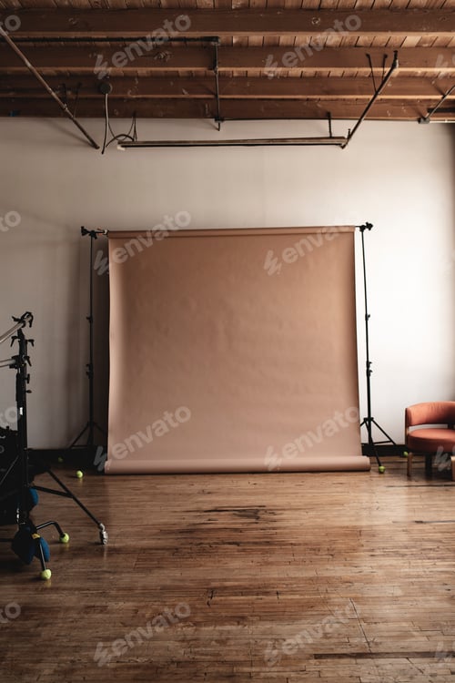 Preview: Empty vintage wooden studio room