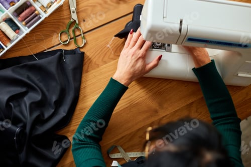 Preview: Step by step, Woman dressmaker