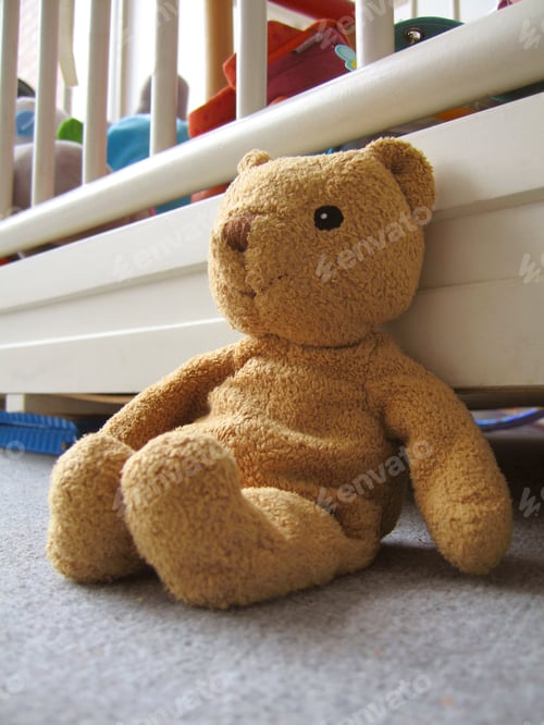 Preview: Abandoned old stuffed toy teddybear