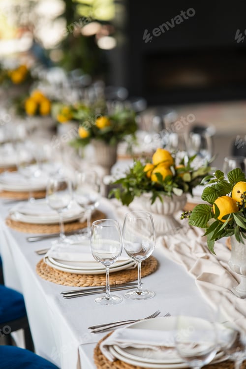 Preview: Decorated wedding banquet hall in classic style.