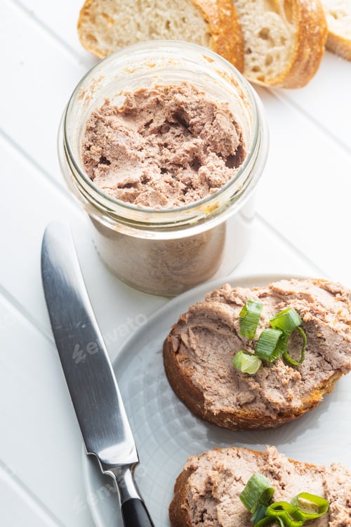 Preview: Liver pate on sliced baguette.