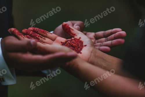 Preview: Henna painted hands