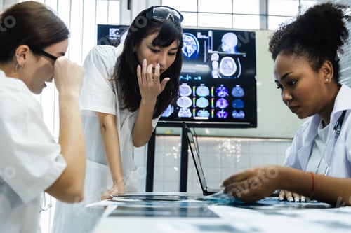 Preview: medical students studying brain disease diagnosis through learning from X-ray film