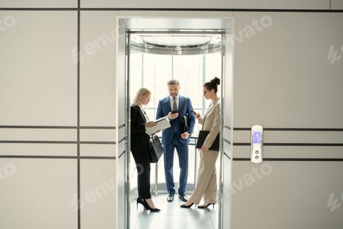 Preview: Business people in elevator
