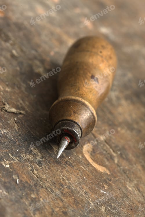 Preview: vintage awl