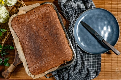 Preview: Freshly baked chocolate cake.