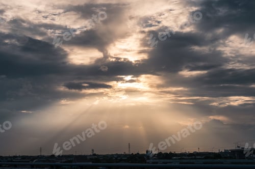 Preview: Golden sunray through clouds in the sky