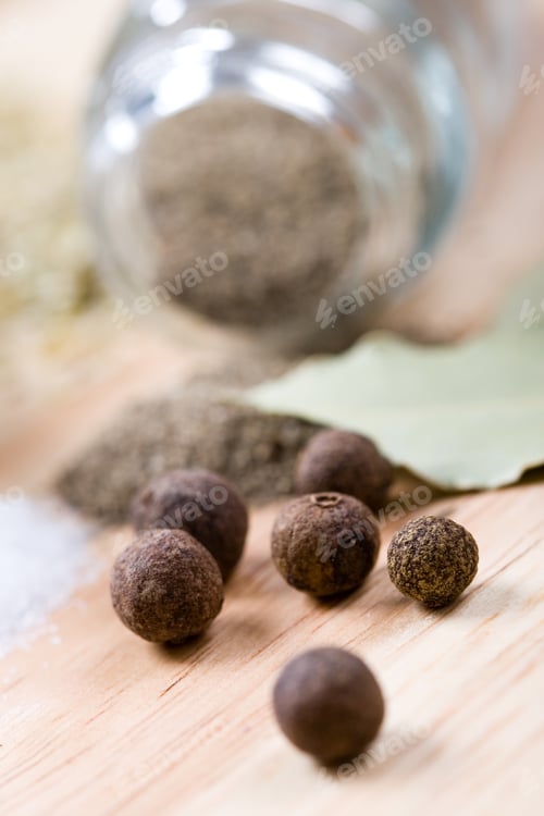 Preview: pepper and bay leaves