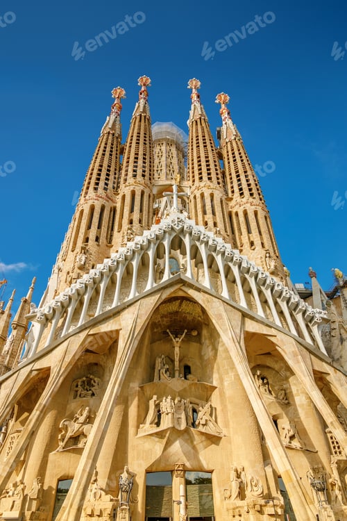Preview: Sagrada Familia's intricate facade