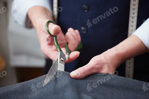 Preview: Cutting fabric