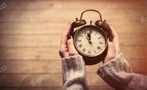 Preview: hands holding clock