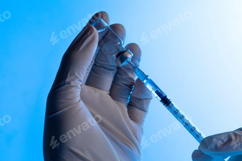 Preview: Preparation process for inserting the vaccine into a syringe