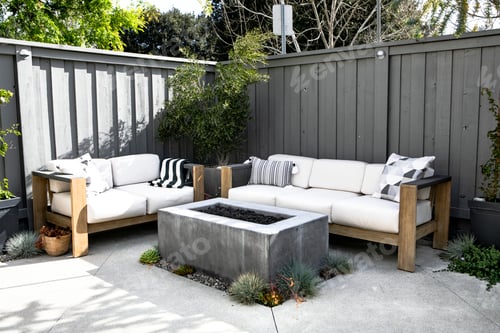 Preview: Relaxing outdoor space with couch
