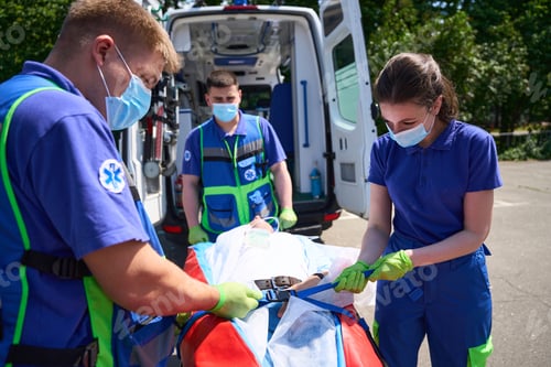 Preview: Ambulance team fixes patient with combined injuries on vacuum mattress