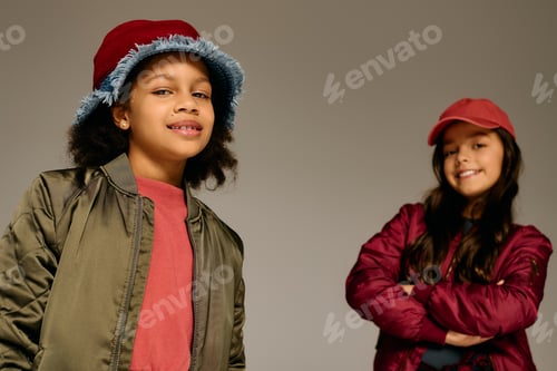 Preview: Little fashionistas shining brightly in the Christmas spirit of 2025