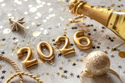 Visualização: Números dourados de ano novo de 2026 com confete e garrafa de champanhe