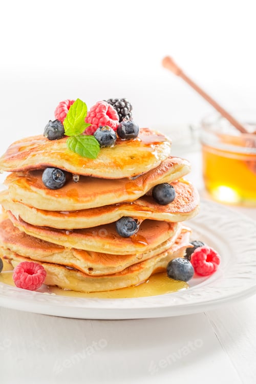 Preview: Sweet american pancakes with maple syrup and berries