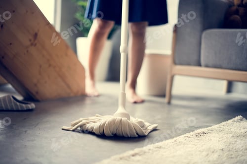 Preview: Japanese mother cleaning
