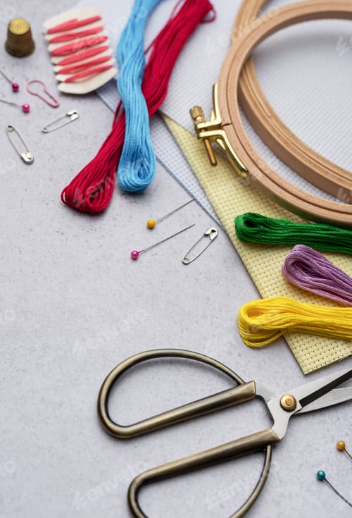 Preview: Embroidery hoop, fabric, thread and other accessories