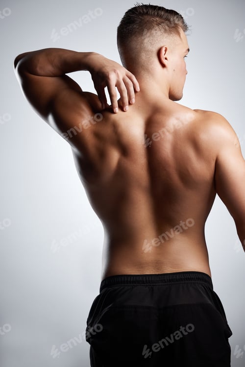 Preview: My muscles are my best clothes
